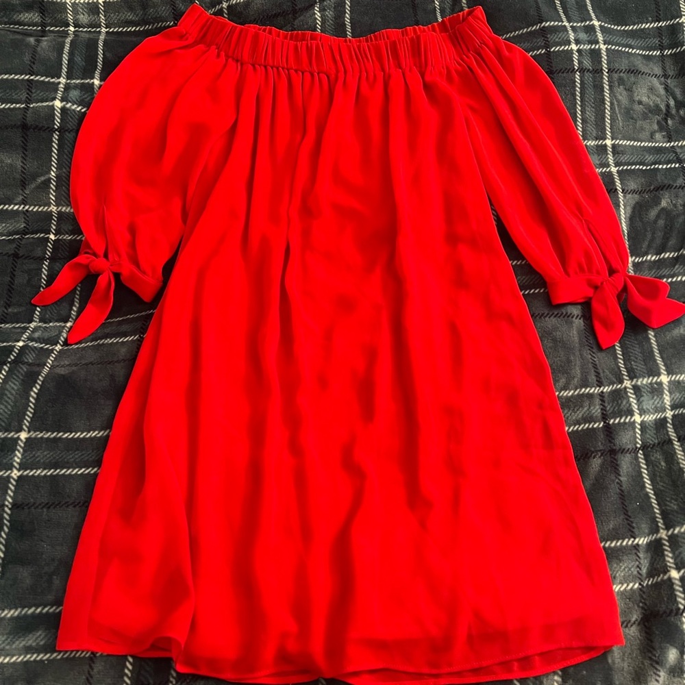 Red elastic strapless dress with loose waistline